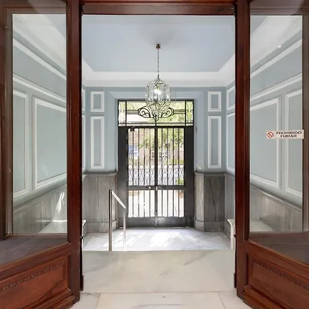 Apartamento con vistas en Gran Vía de Granada Luxury Suites Apartamento *