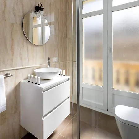 Apartamento con vistas en Gran Vía de Granada Luxury Suites Apartamento *